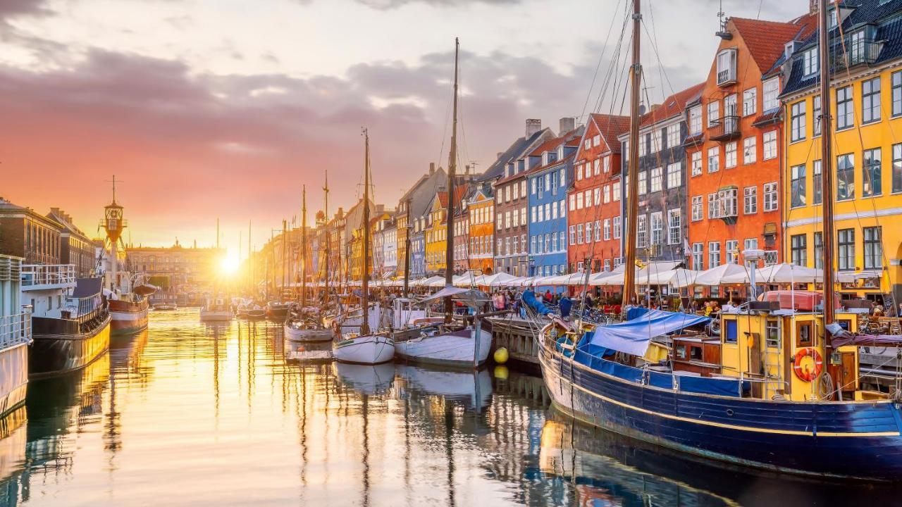 Large 4 Bedroom With Balcony & Bathtub In Cph City København Eksteriør billede